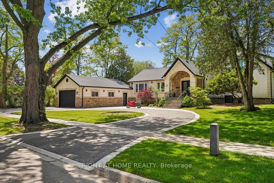 2090 Stonehouse Crescent, Mississauga, ON L5H 3J1 – main photo