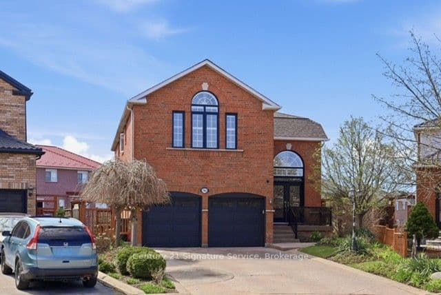 784 Avonshire Court, Mississauga, ON L5V 2P2 – main photo