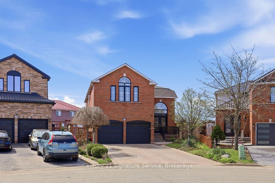 784 Avonshire Court, Mississauga, ON L5V 2P2 – photo 2