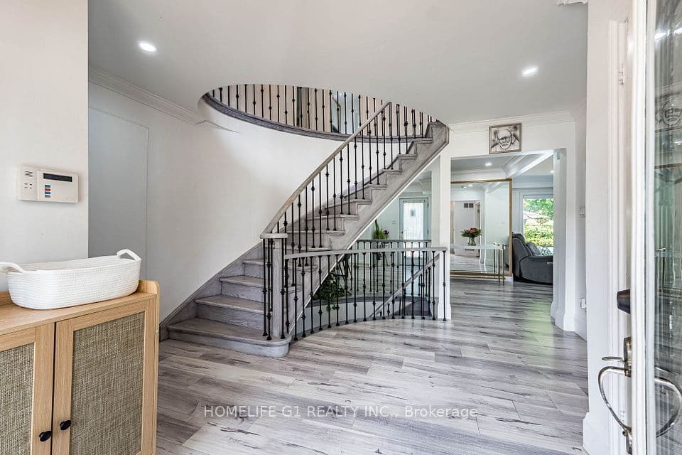 17 Crescent Hills Drive S, Brampton, ON L6S 2P4 – photo 3
