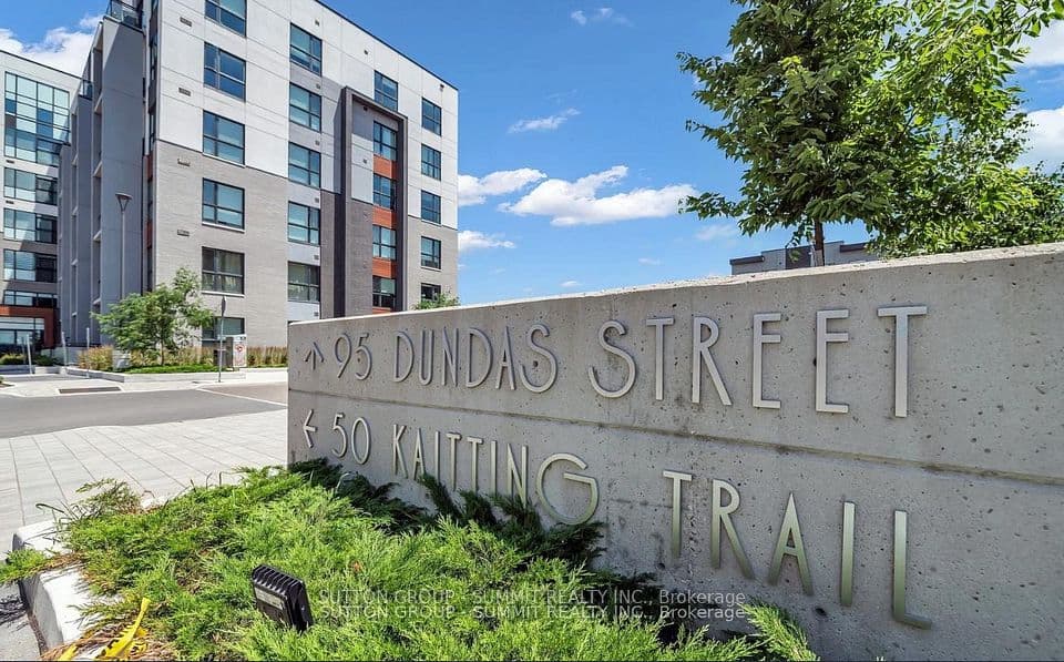 95 DUNDAS Street 110, Oakville, ON L6M 5N4 – main photo