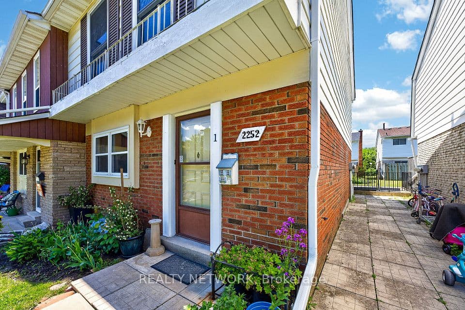 2252 Upper Middle Road 1, Burlington, ON L7P 2Z9 – photo 2