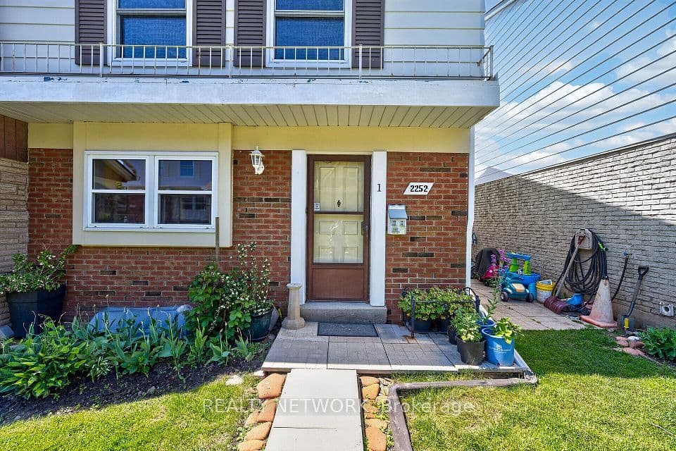2252 Upper Middle Road 1, Burlington, ON L7P 2Z9 – photo 3