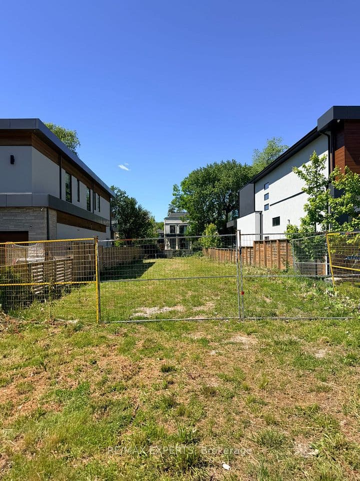 755 MONTBECK Crescent, Mississauga, ON L5G 1P4 – photo 3
