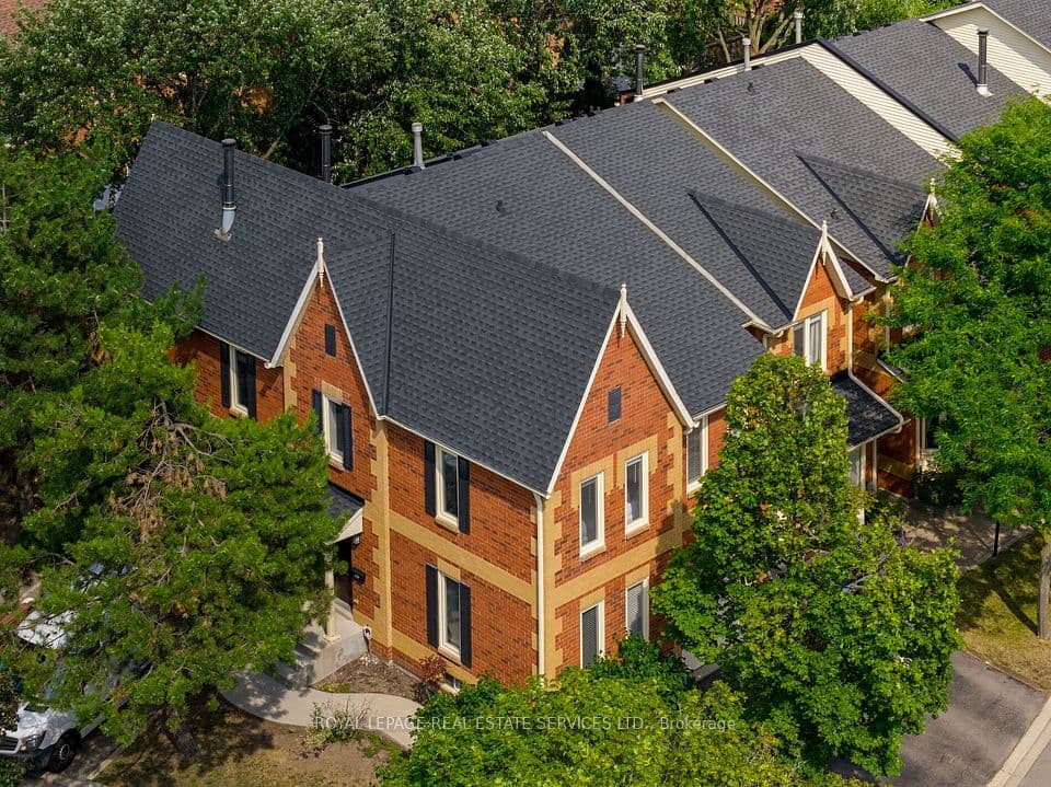 2006 Glenada Crescent 7, Oakville, ON L6H 5R9 – main photo