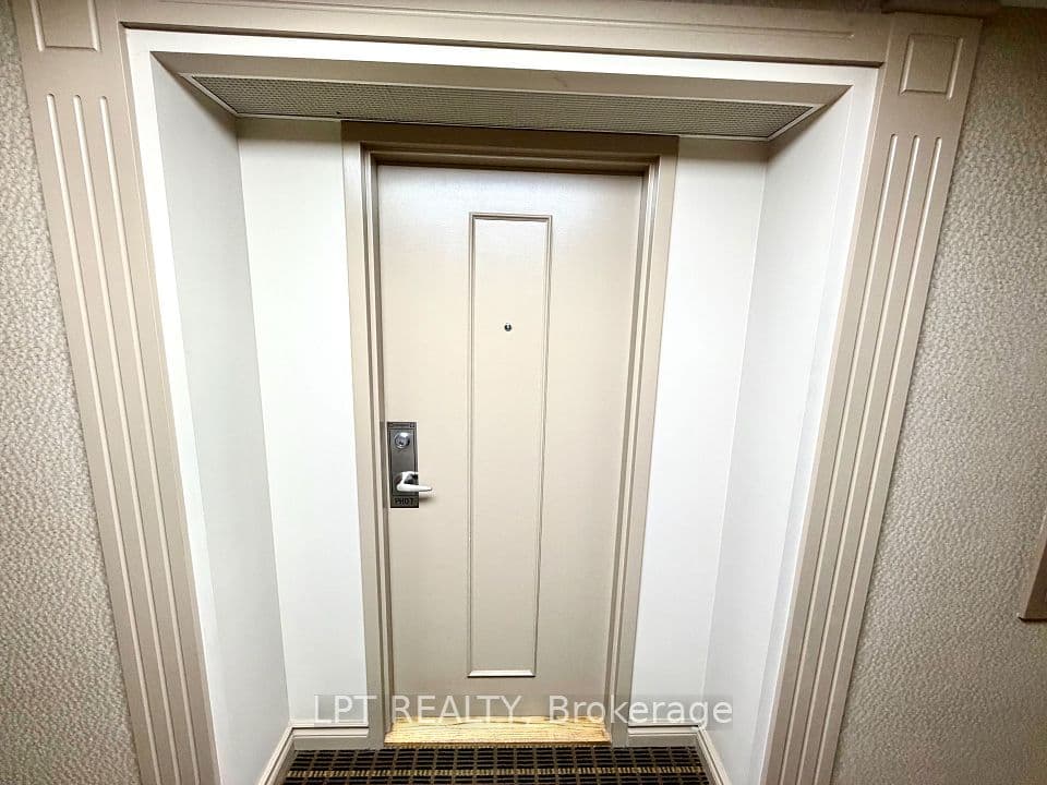 135 Hillcrest Avenue 2307, Mississauga, ON L5B 4B1 – photo 2