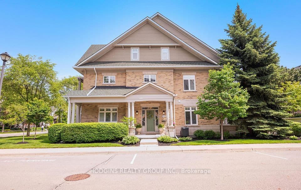 136 St Lawrence Drive 42, Mississauga, ON L5G 4V1 – photo 2