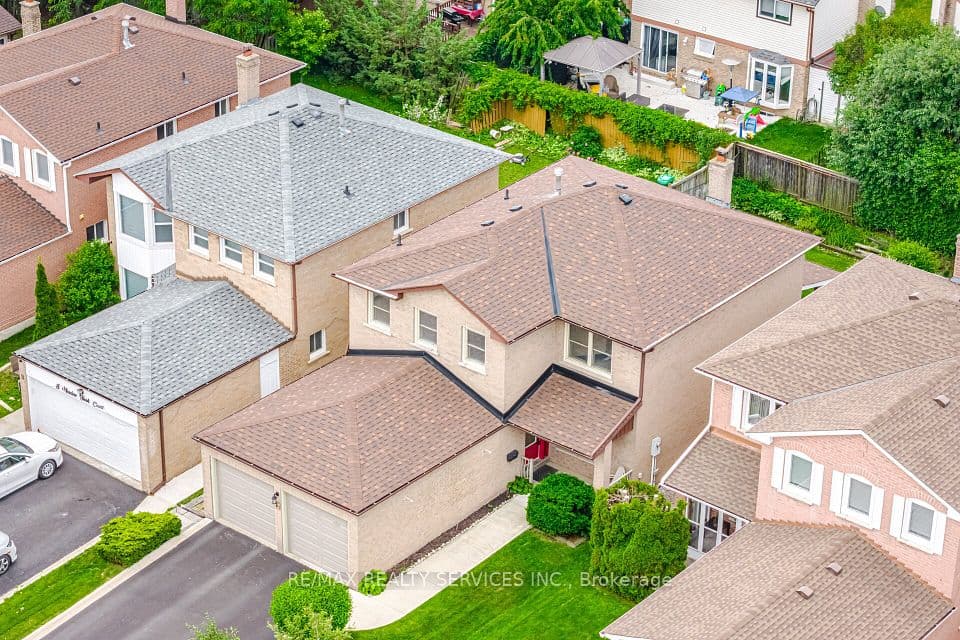 10 Meadow Bush Court, Brampton, ON L6S 5B6 – main photo