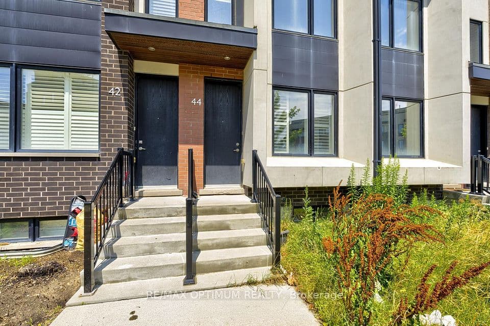 44 Sarah Jackson Crescent, Toronto, ON M3K 0B6 – photo 2