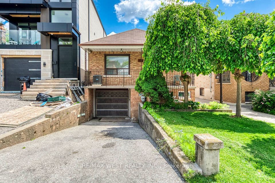 49 Montcalm Avenue, Toronto, ON M6E 4N8 – photo 2