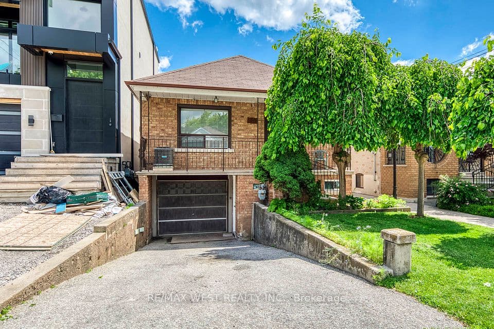 49 Montcalm Avenue, Toronto, ON M6E 4N8 – main photo