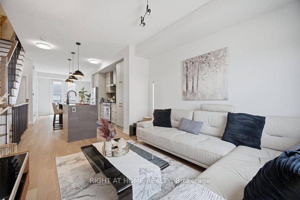 348 Wheat Boom Drive 6, Oakville, ON L6H 3V6 – main photo