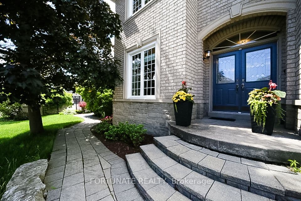 2071 Pinevalley Crescent, Oakville, ON L6H 6L8 – photo 2