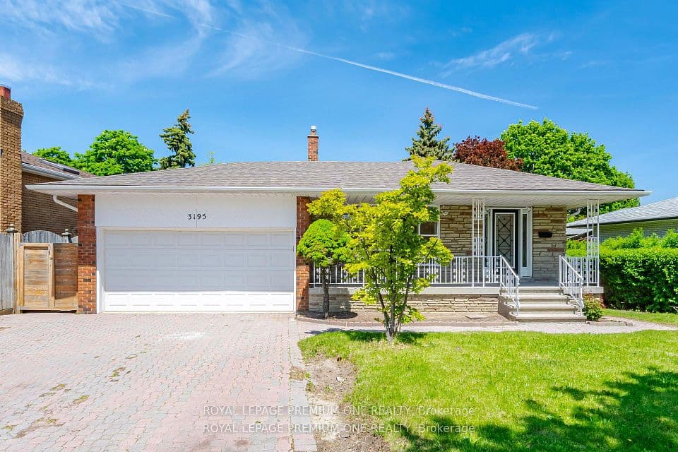 3195 Golden Orchard Drive, Mississauga, ON L4Y 3G7 – main photo