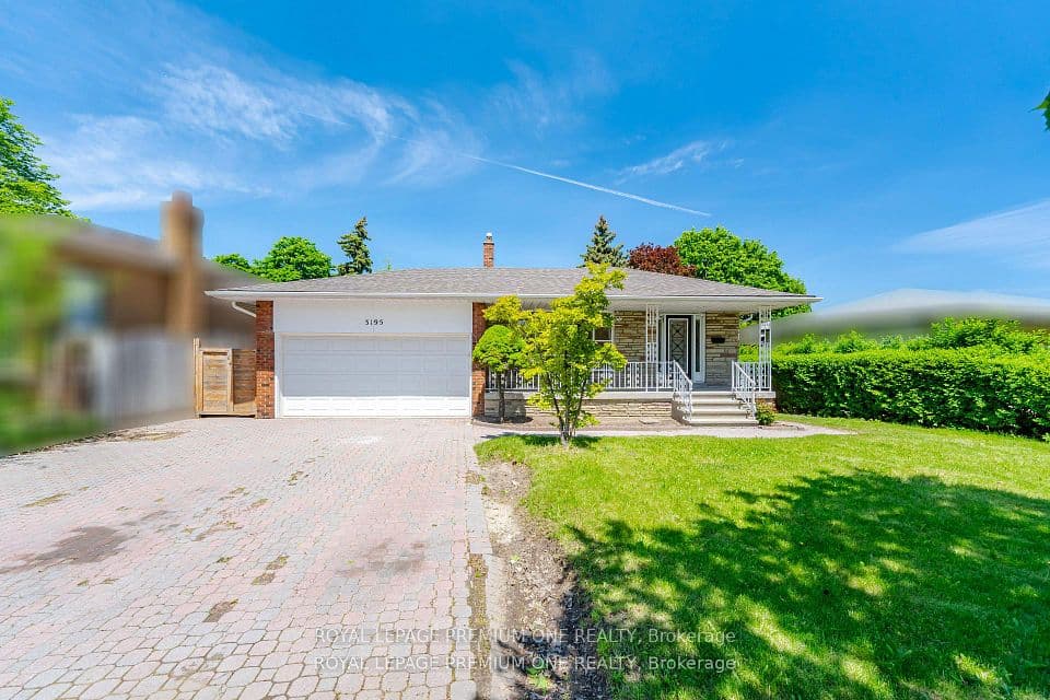 3195 Golden Orchard Drive, Mississauga, ON L4Y 3G7 – photo 2