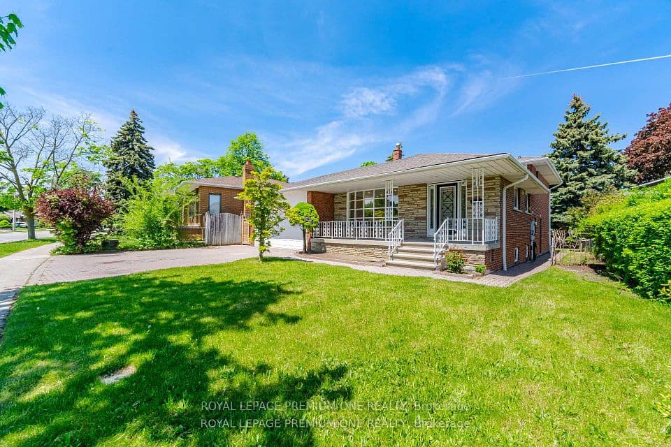 3195 Golden Orchard Drive, Mississauga, ON L4Y 3G7 – photo 3