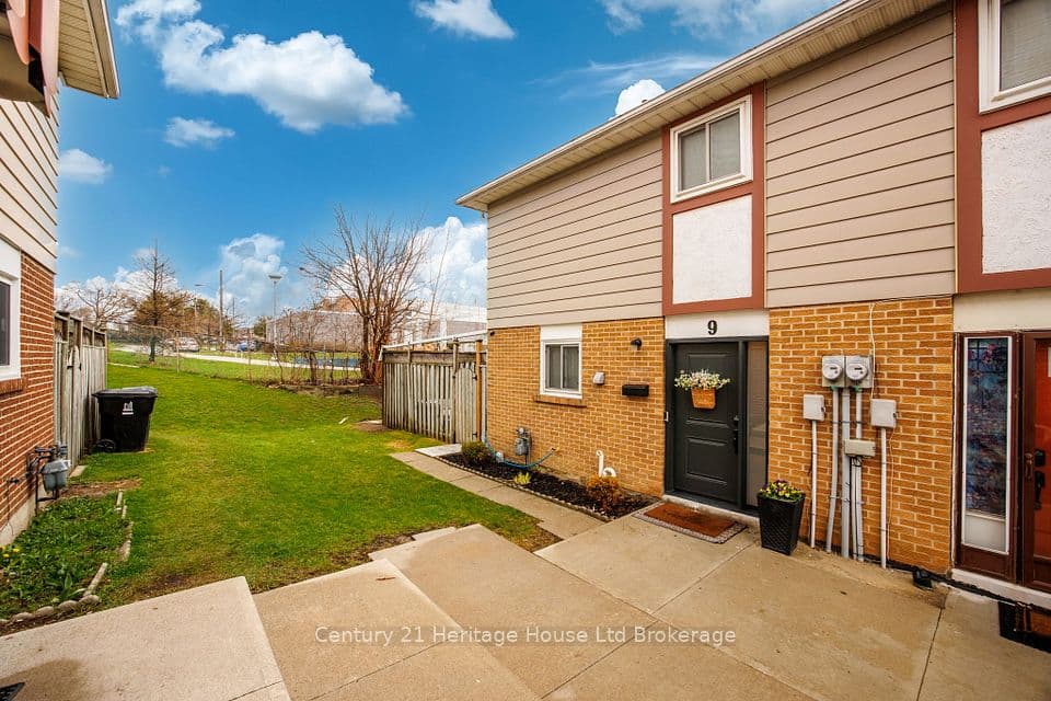 9 San Vito Way, Toronto, ON M3L 2G7 – main photo