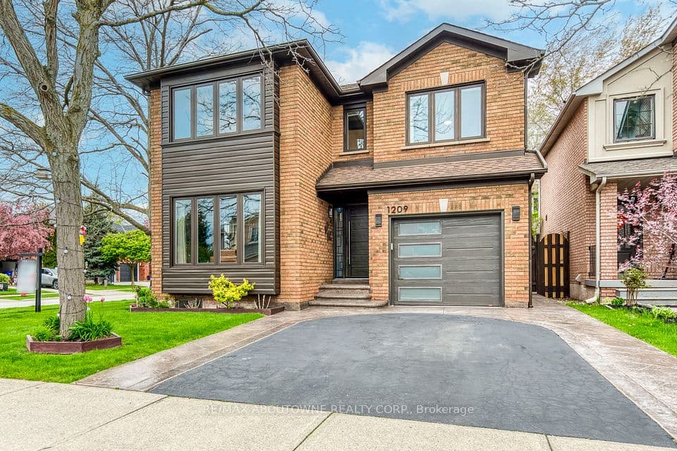 1209 Old Oak Drive, Oakville, ON L6M 3K6 – photo 2