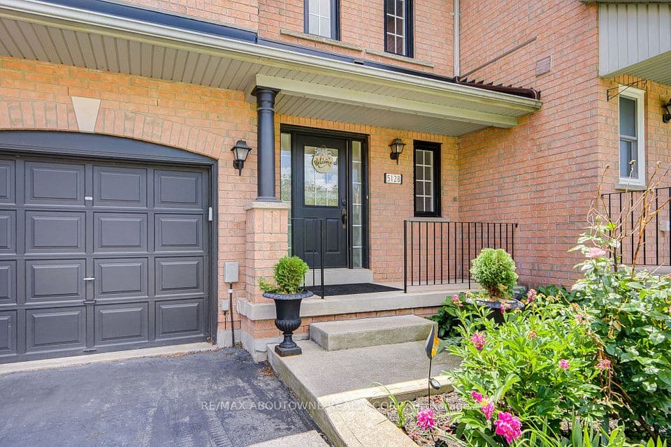 5128 Falconcrest Drive, Burlington, ON L7L 6K4 – photo 2