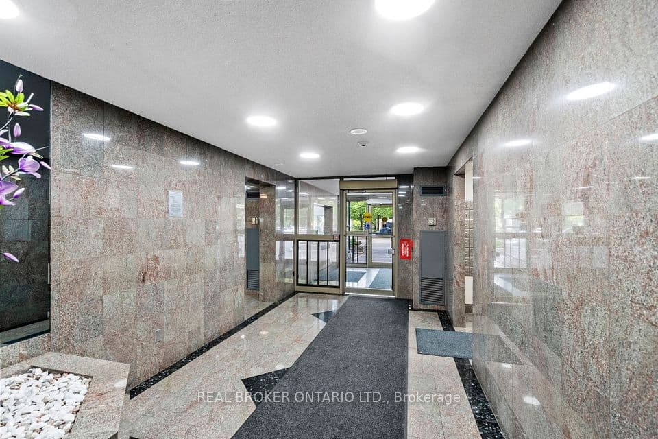 30 Malta Avenue 1603, Brampton, ON L6Y 4S5 – photo 3