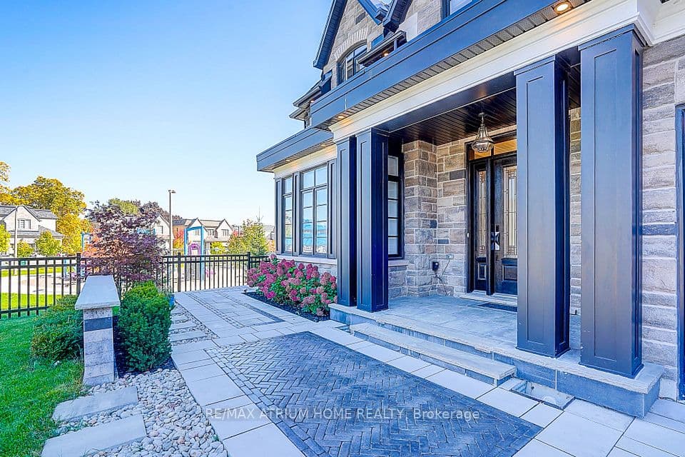 246 Nyla Court, Oakville, ON L6L 0G8 – photo 2