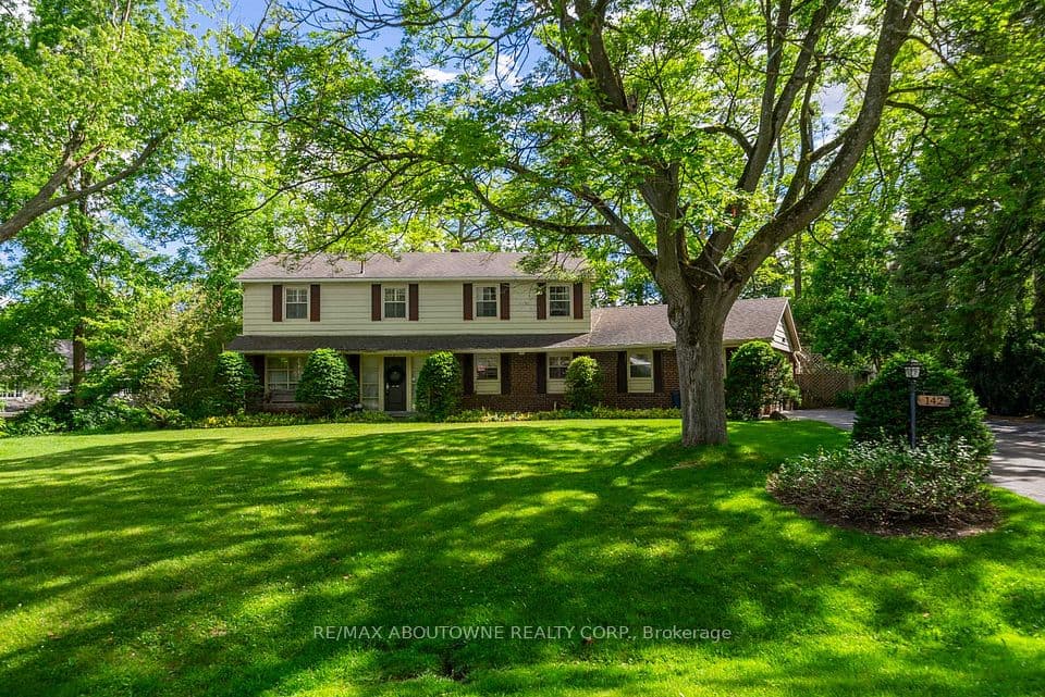 142 Abbey Court, Oakville, ON L6J 4L1 – photo 2