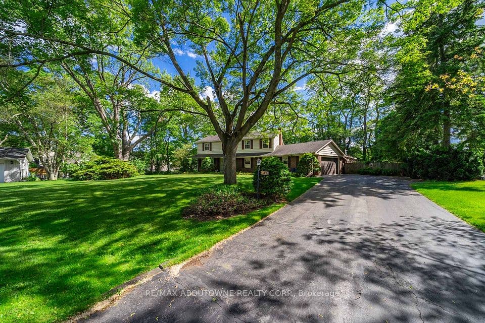 142 Abbey Court, Oakville, ON L6J 4L1 – main photo