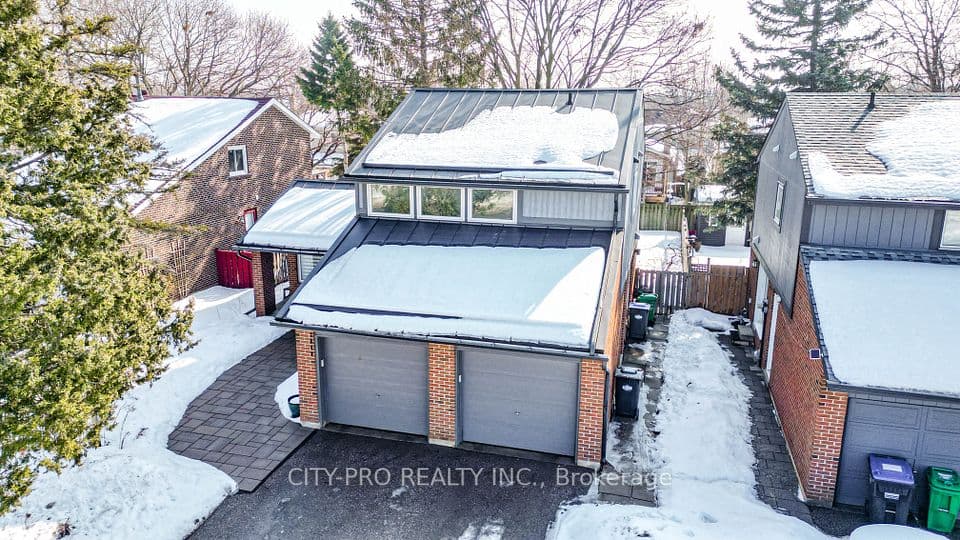 2848 Windwood Drive, Mississauga, ON L5N 1W6 – main photo