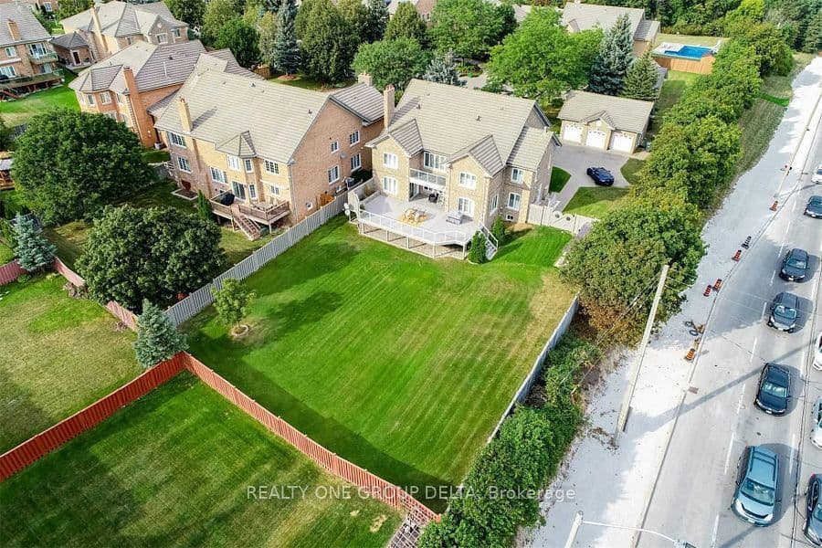 1918 Royal Credit Boulevard, Mississauga, ON L5M 4Y1 – photo 2