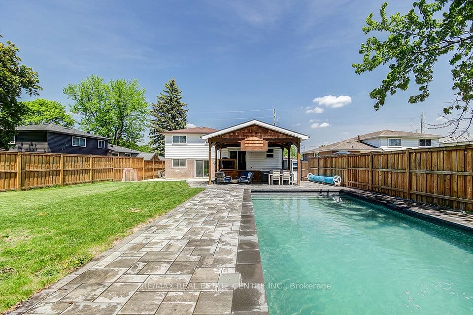 200 DELREX Boulevard, Halton Hills, ON L7G 4E7 – main photo