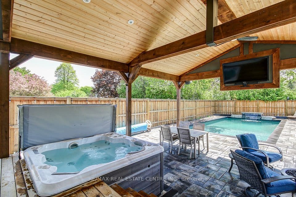 200 DELREX Boulevard, Halton Hills, ON L7G 4E7 – photo 2