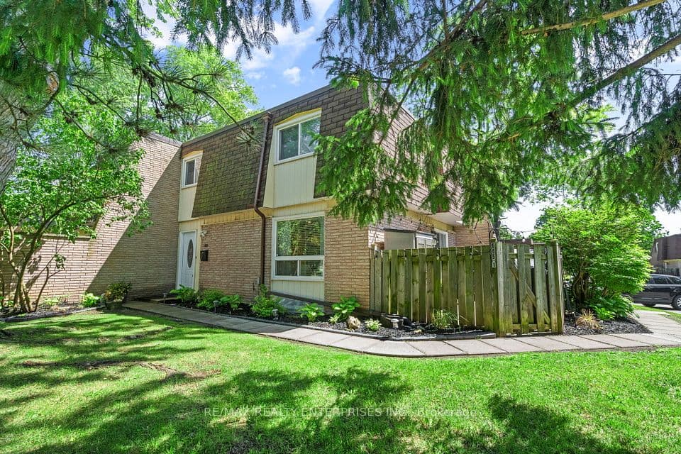 685 Francis Road 1, Burlington, ON L7T 3X6 – main photo