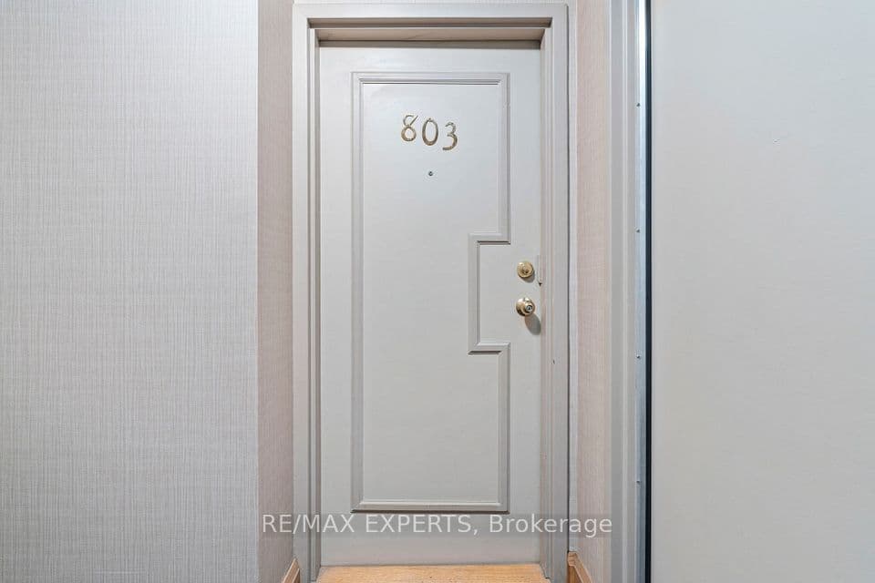 10 Martha Eaton Way 803, Toronto, ON M6M 5B3 – main photo