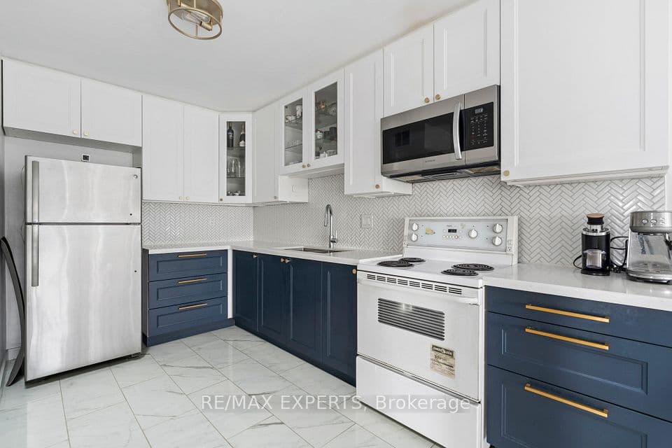 10 Martha Eaton Way 803, Toronto, ON M6M 5B3 – photo 3