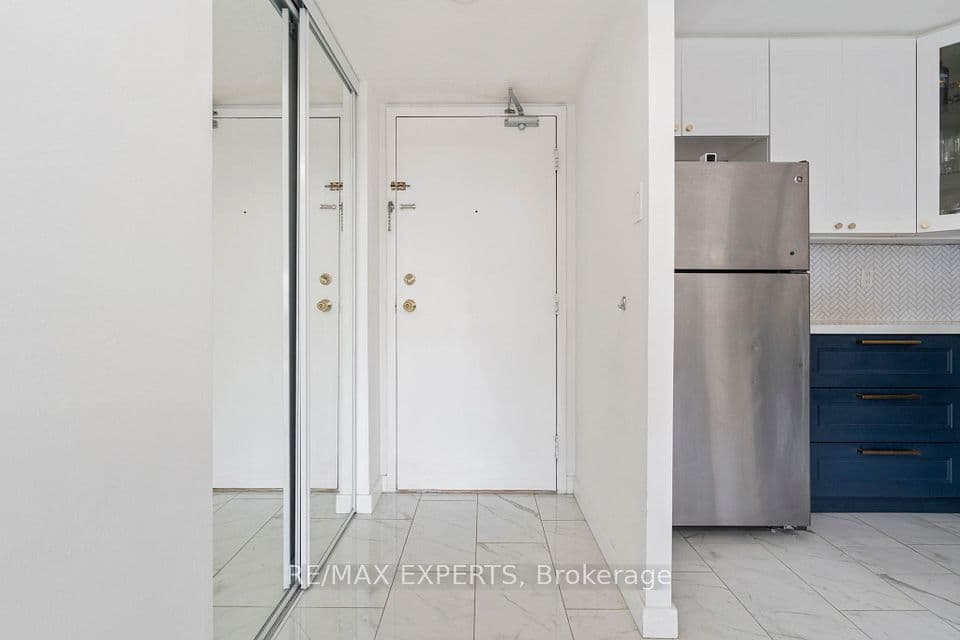 10 Martha Eaton Way 803, Toronto, ON M6M 5B3 – photo 2
