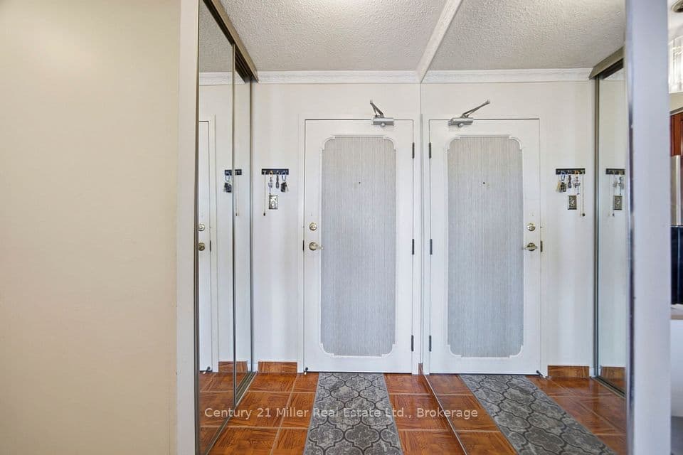 3845 Lake Shore Boulevard W 411, Toronto, ON M8W 4Y3 – photo 3