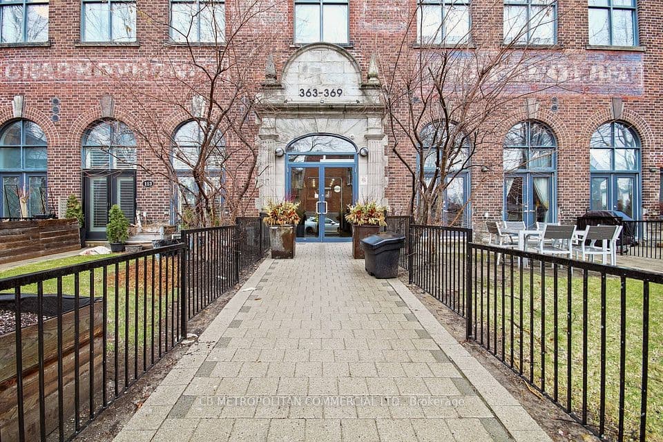 363 Sorauren Avenue 405, Toronto, ON M6R 3C2 – photo 3