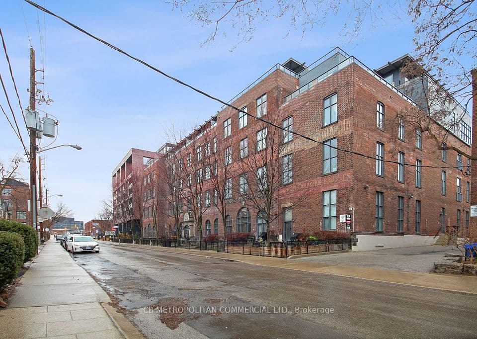 363 Sorauren Avenue 405, Toronto, ON M6R 3C2 – main photo