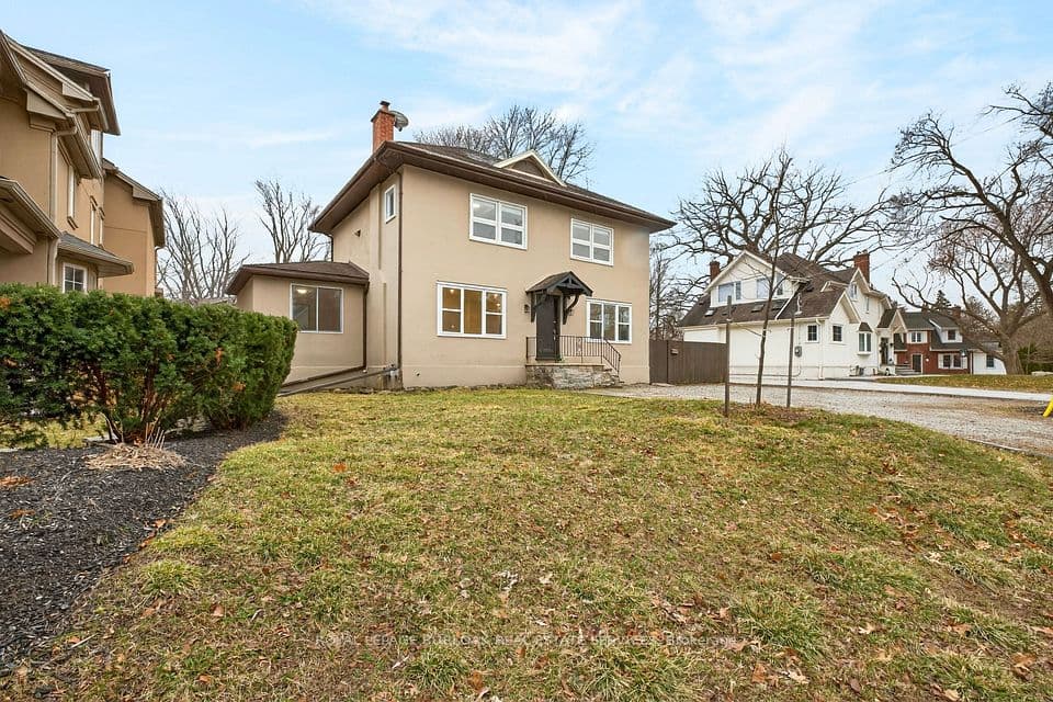 1012 North Shore Boulevard E, Burlington, ON L7T 1X7 – main photo