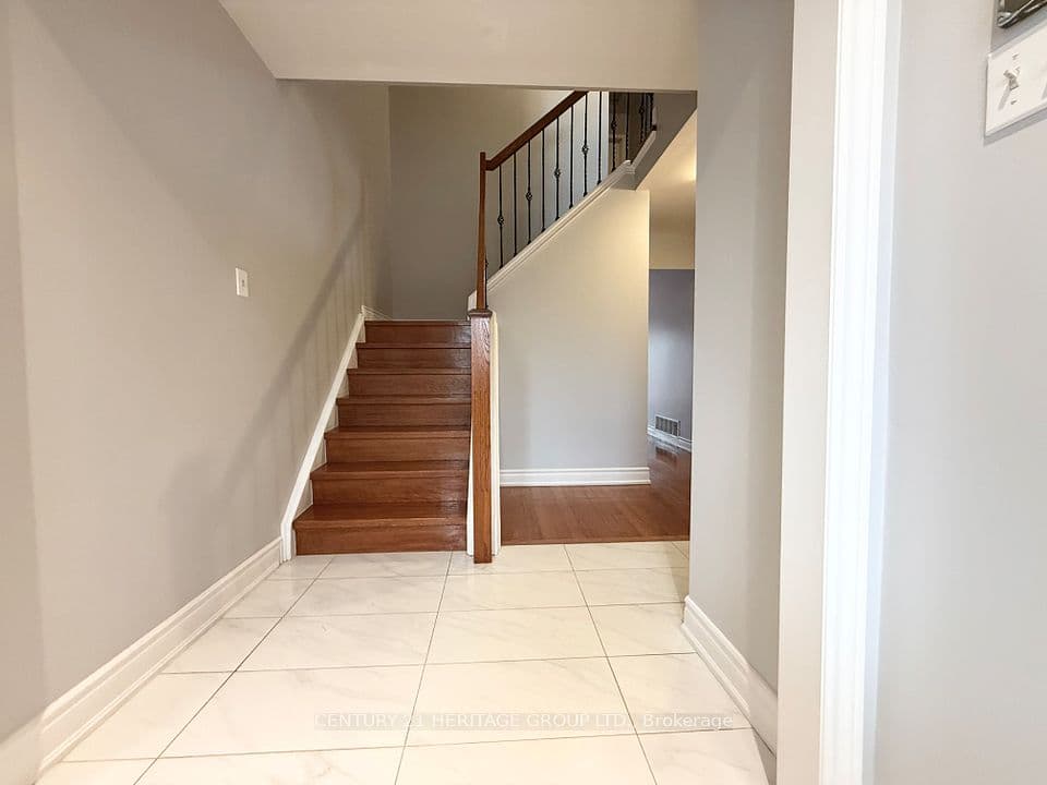 9 Corona Gate, Brampton, ON L6Y 3N4 – photo 3