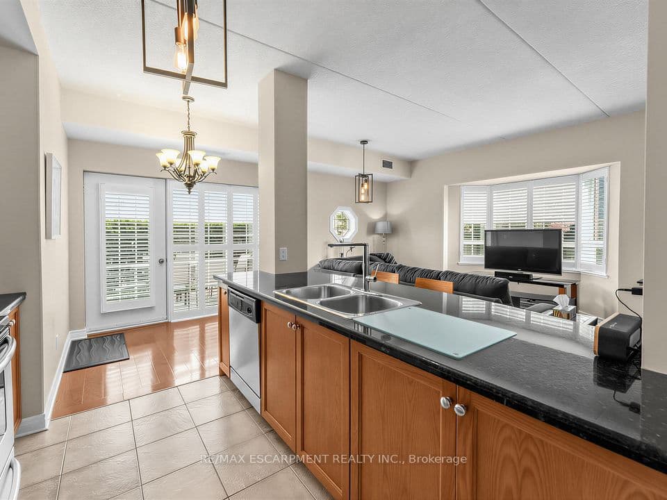 1379 COSTIGAN Road 103, Milton, ON L9T 2K6 – photo 2