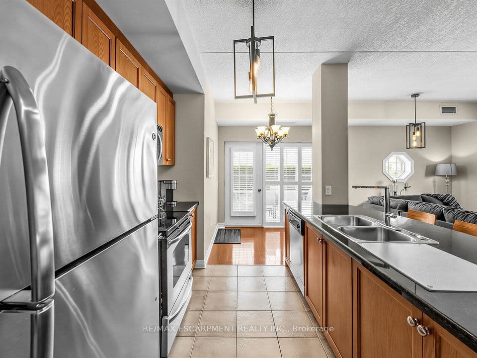 1379 COSTIGAN Road 103, Milton, ON L9T 2K6 – main photo