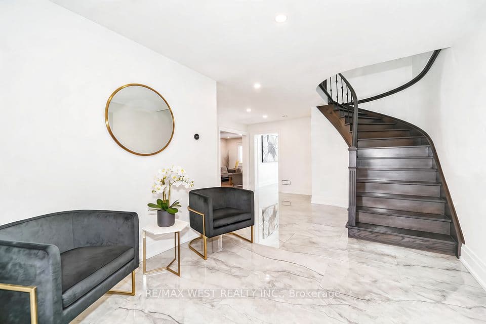 108 Poplar Heights Drive, Toronto, ON M9A 4Z4 – photo 2
