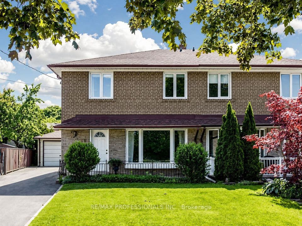 19 Davelayne Road, Toronto, ON M9M 2A6 – main photo