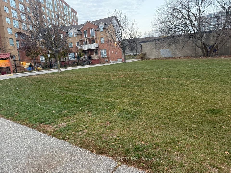 W/S keele st, Toronto, ON M6N 3E9 – main photo