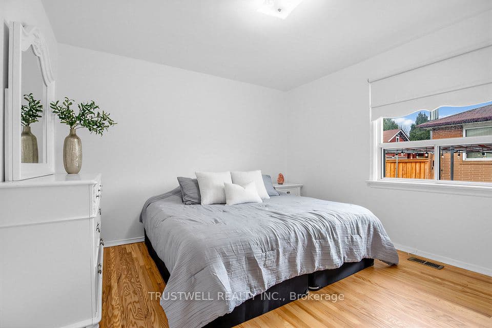 2 Del Ria Drive, Toronto, ON M6L 1M1 – photo 3