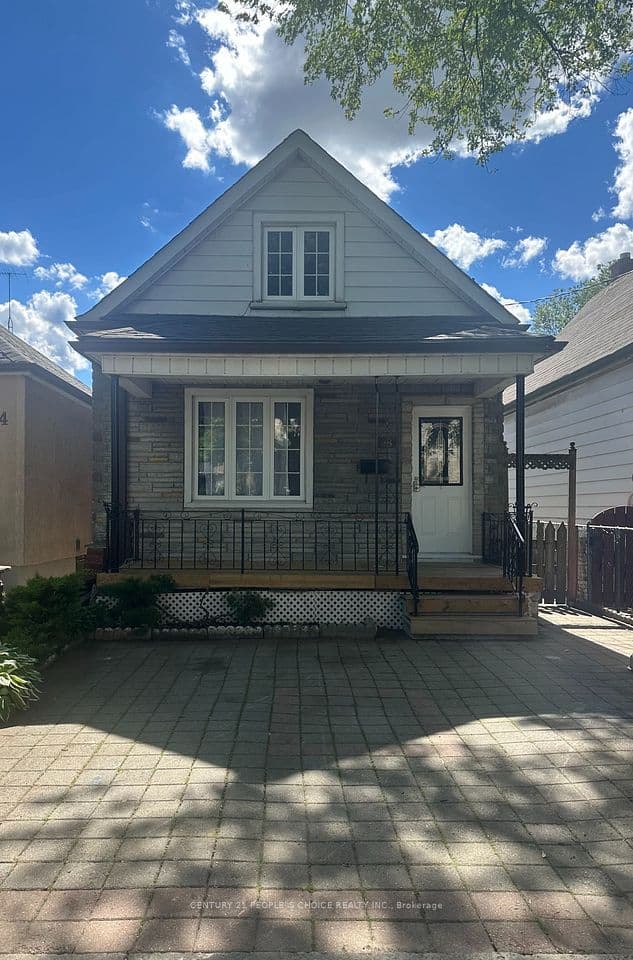 98 Chambers Avenue, Toronto, ON M6N 3M2 – main photo