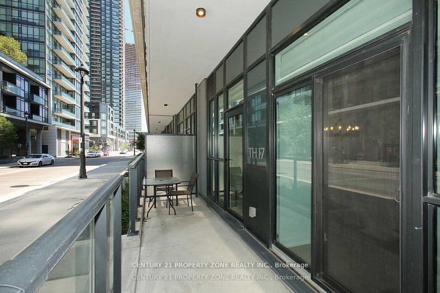 4055 Parkside Village Drive TH-17, Mississauga, ON L5B 0K8 – photo 2