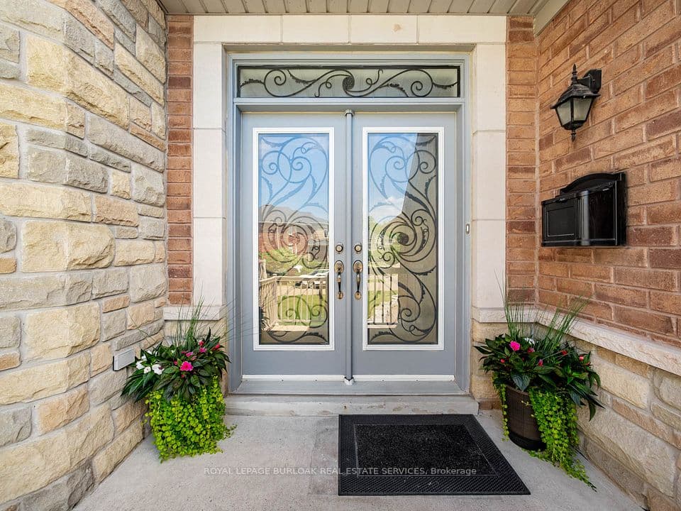 655 Kozel Court, Mississauga, ON L4Z 4E4 – photo 3