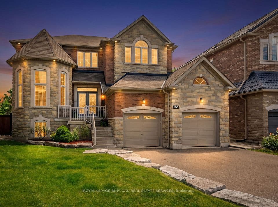 655 Kozel Court, Mississauga, ON L4Z 4E4 – main photo